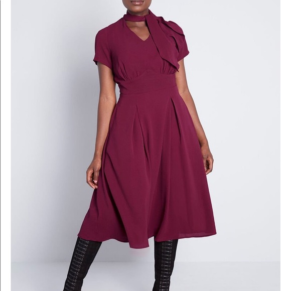 Modcloth Dresses & Skirts - ModCloth Burgundy tie neck dress